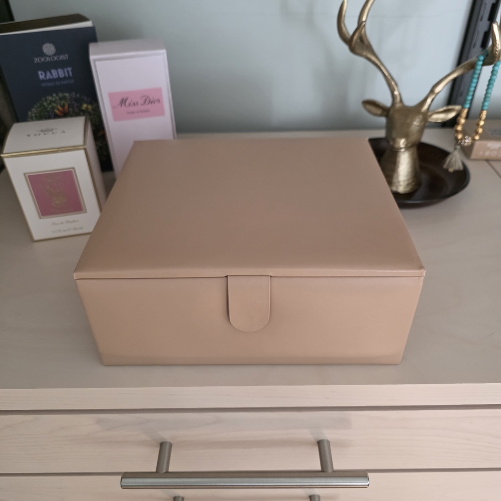 Quince Tan Jewelry Organizer